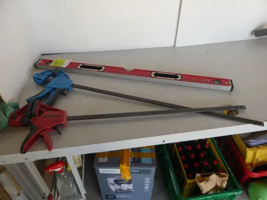 Skup alata, između ostalog libela Würth (kutnik, jednoručna stega Powerfix)