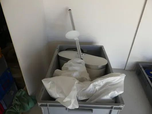 Parti strykeutstyr m.m. strykejern (Cleanmaxx strykeapparat med stativ, kabel, smådeler)
