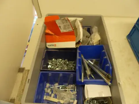Konvolut af befæstelsesmateriale bl.a. Würth tungt ankre (skruer, møtrikker, smådele)