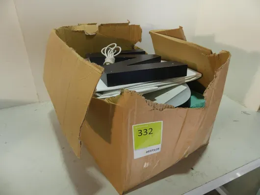 Post lysbokstaver med kabel (reklamebokstaver, bakplater)