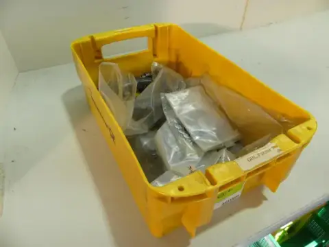 Serija garnitura kvaka za vrata (kvake, rozete)