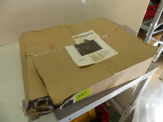 Postkasse med ringeknapp og navneskilt (smijernsoptikk, svart/sølv)
