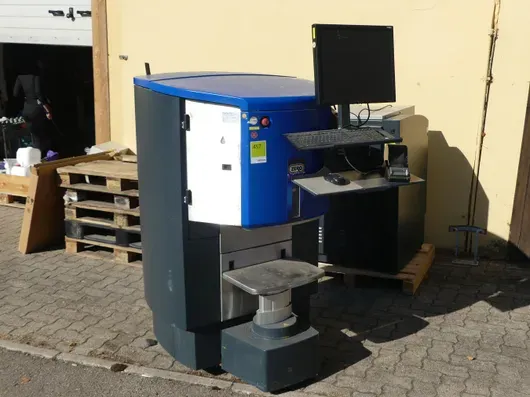 Fast & Fluid Management - Fargeblandemaskin med skjerm, tastatur og etikettprinter