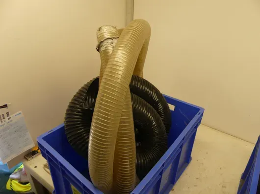 Konvolut af sugeslanger, spiralslange transparent og sort