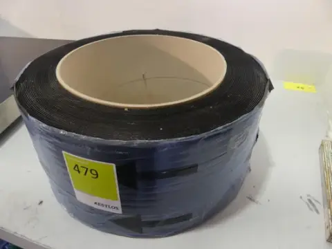Plastikbånd til ombåndtering, rulle (sort)