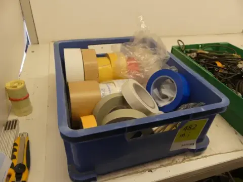 Konvolut af klæbebånd, bl.a. malertape og vævetape