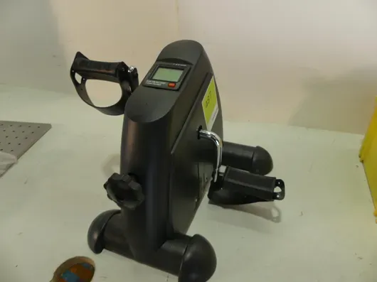 Mini pedaltrainer til arme og ben med display