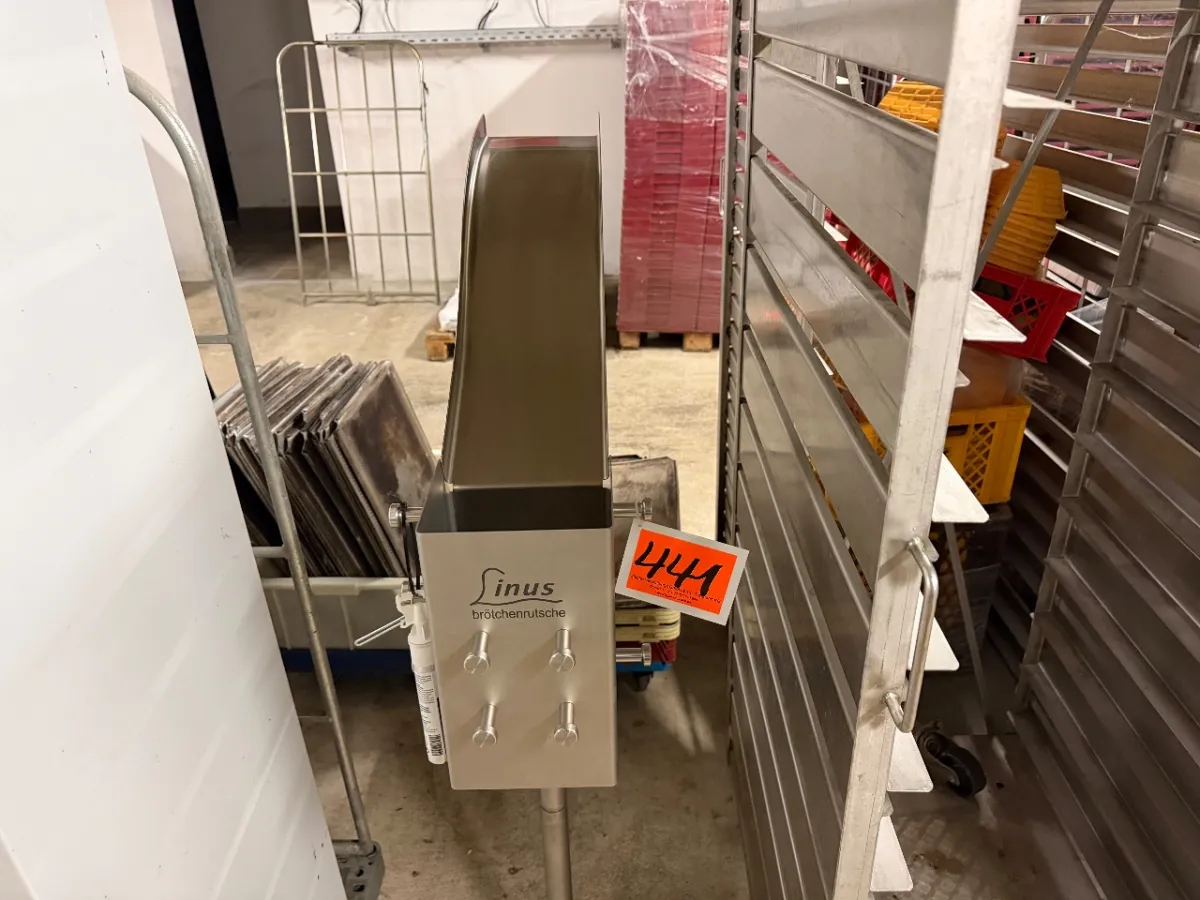 Bread roll chute