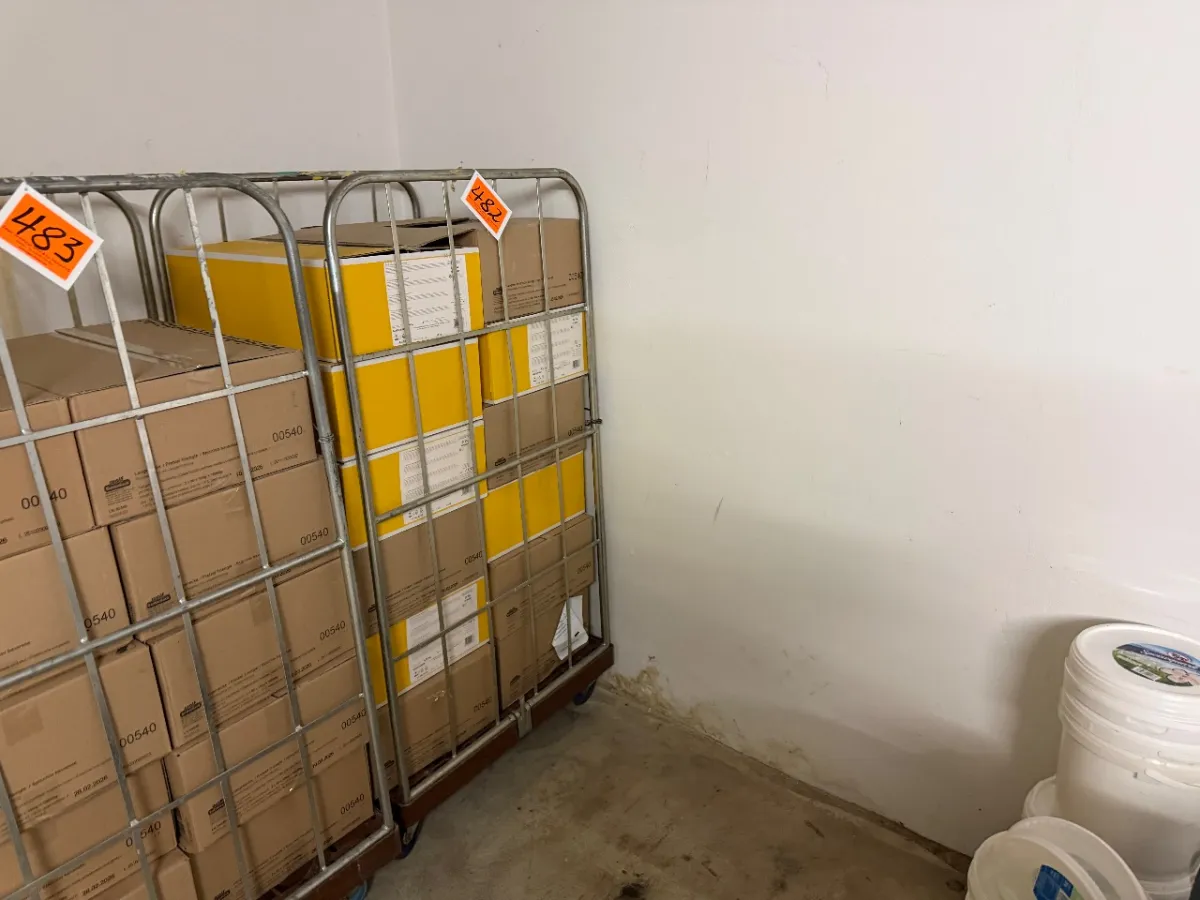 Mesh transport trolley (with empty boxes)