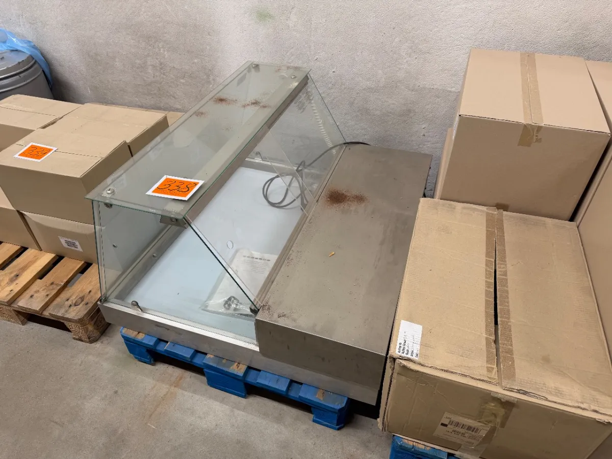 Vitrine (nicht auf Funktion überprüft)