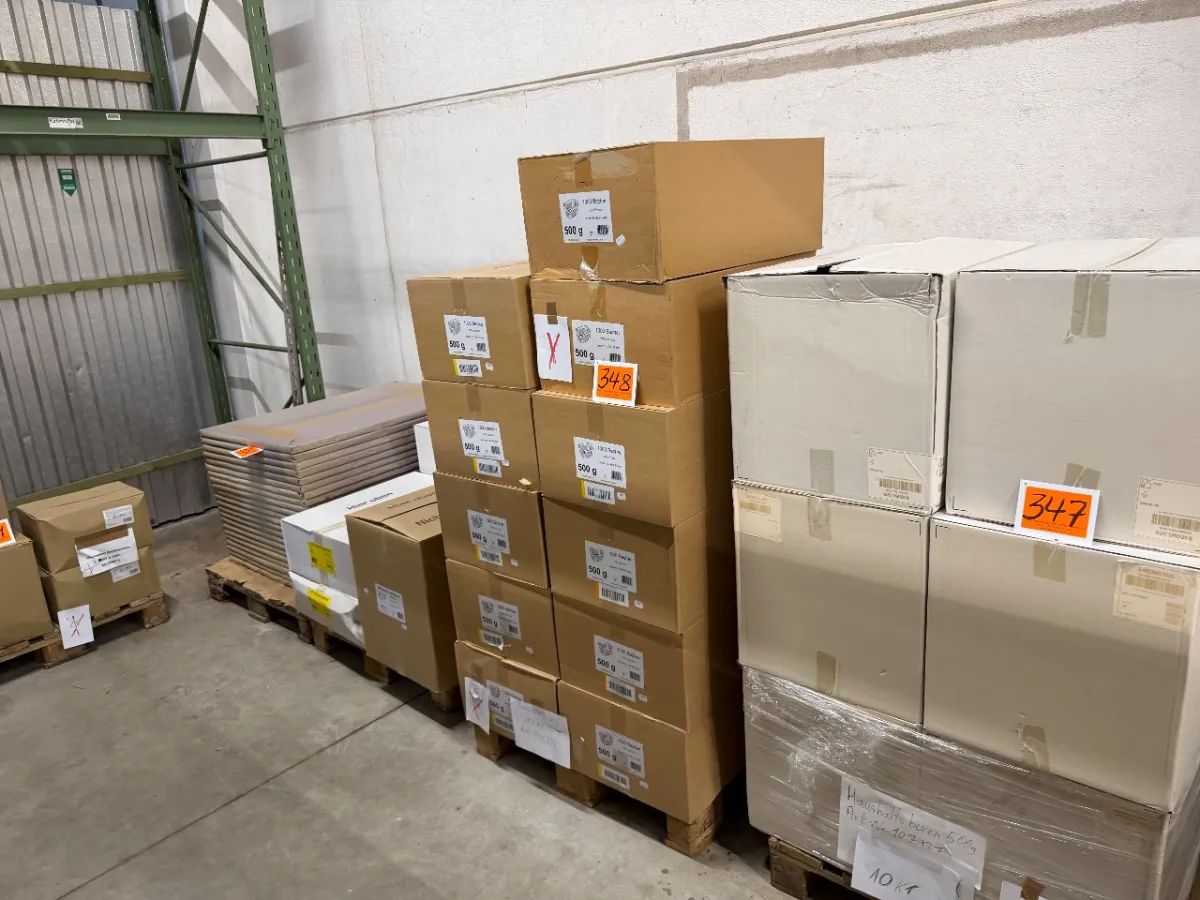 Posten div. Verbrauchsmaterialien (Becher)