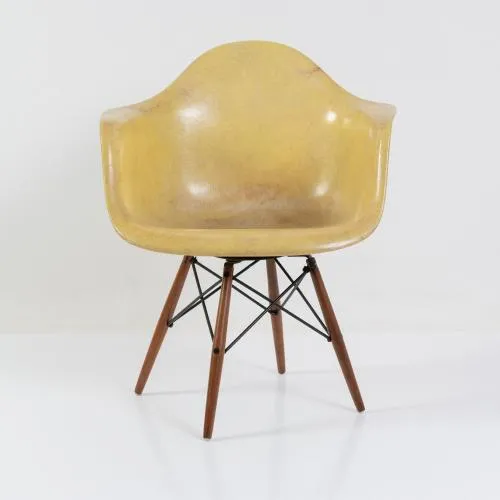 Charles Eames, Ray Eames – Armstoel 'PAW' op dowel-legged wood and wire base with swivel, 1950 (ontwerp)