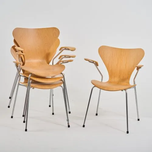 Arne Jacobsen – Vier armstoelen '3207', 1955 (ontwerp)