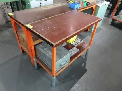 1 table de dépôt, env. 100 x 40 cm