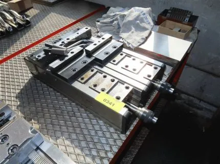 2 machine vices, make: Röhm, type: RKE 160