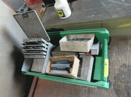 1 lot of drill bits