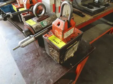 1 lifting magnet, make: Walker, 400 kg