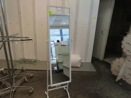 1 Standspiegel, ca. 1,50 m x 0,40 m, Metall weiß