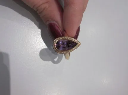 1 massive ring with amethyst and diamonds, yellow gold 750/000, amethyst drop approx. 2.62 ct. Ref.: 086.0186