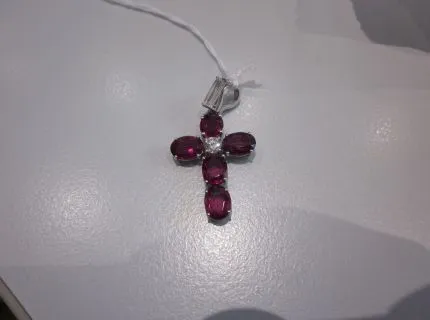 1 cross pendant with rubies and diamond, 750/000, diamond approx. 0.41 ct fine white. Ref.: 454.0763