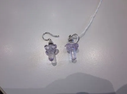 1 paire de boucles d'oreilles avec améthystes et brillants, or blanc 750/000. Réf. : 764.3447
