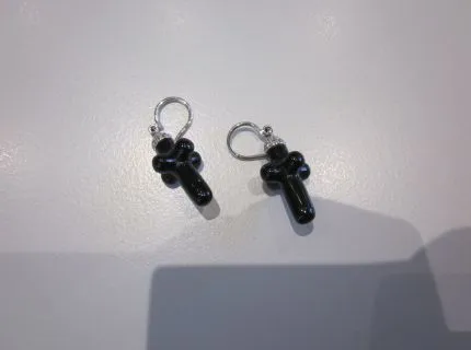 1 paire de boucles d'oreilles avec onyx et brillants, or blanc 750/000, brillants env. 0,14 ct. Réf. : 764.5447