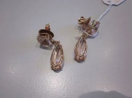 1 paire de boucles d'oreilles avec morganites et brillants, or rose 750/000. Réf. : 766.0172