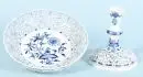 Surtout de table "Schwerter Meissen" – Porcelaine, peinte à la main, décor "Oignon, bleu cobalt", décor ajouré floral, pied rond, tige balustre, coupe ronde, H= 21 cm, D= 24 cm, 1er choix, vers 1900, en 2 parties