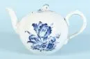 Théière "Schwerter Meissen" – porcelaine, peinte à la main, décor aquatinte bleu avec fleurs, corps balustre, H= 15 cm, 2e moitié 20e s., 1er choix