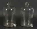 Récipients de pharmacie, 2 pièces – verre incolore, corps cylindrique avec bec verseur en bas, H= 32 cm