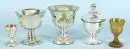 Étain paysan, 5 pièces – partiellement doré et avec décorations florales, formes variées, H= 8-17 cm, 2 coupes sur pied et gobelets chacun, 1 boîte à couvercle