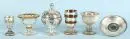Argent paysan, 6 pièces – partiellement décor floral, formes variées, H= 4-18 cm, 3 coupes sur pied, 2 gobelets, 1 boîte à couvercle;