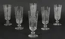 Verres à boire, 6 pièces – verre incolore, calices coniques avec motifs gravés à l'acide et maximes, pied rond, H= 17 cm