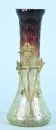 Vase – farbloses Glas, honigfarbener und brauner Überfang, irisierende Wandung, messingfarbene Metallapplik mit Blumendekor,…