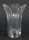 Vase "Daum France" – verre cristal, bord évasé dentelé, H= 23 cm, signé;