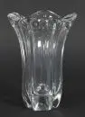 Vase "Daum France" – verre cristal, bord évasé dentelé, H= 23 cm, signé;