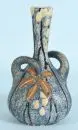 Vase "Imperial-Amphora, Austria" – céramique, violet moucheté, partiellement émaillé coloré, décor floral, corps en forme de toupie avec 2 anses, H= 22 cm, vers 1900