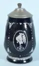 Chope à bière – grès, émail bleu foncé, médaillons en relief avec motifs animaliers, couvercle en étain, H= 20 cm