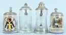 Bierpullen, 4 stuks – 2x glas/2x keramiek, verschillende vormen, 2 met gekleurde motieven, tinnen deksels, h= 16-20 cm, begin 20e eeuw