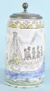 Chope cylindrique – Faïence, glaçure beige, peinte à la main avec motif de navire et personnages, couvercle en étain, H= 22 cm, 1re moitié 19e s., bord avec...