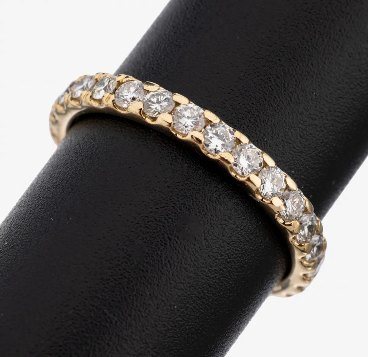 14 kt Gold Brillant-Memoryring, GG 585/000,28 Brillanten zus. ca. 1.30 ct feines Weiß-