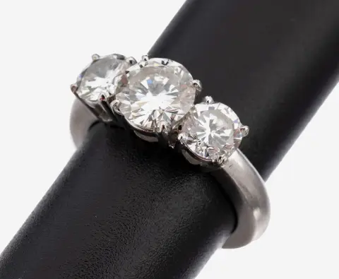 Bague brillant or 18 ct, or blanc 750/000, brillant central env. 1.033 ct