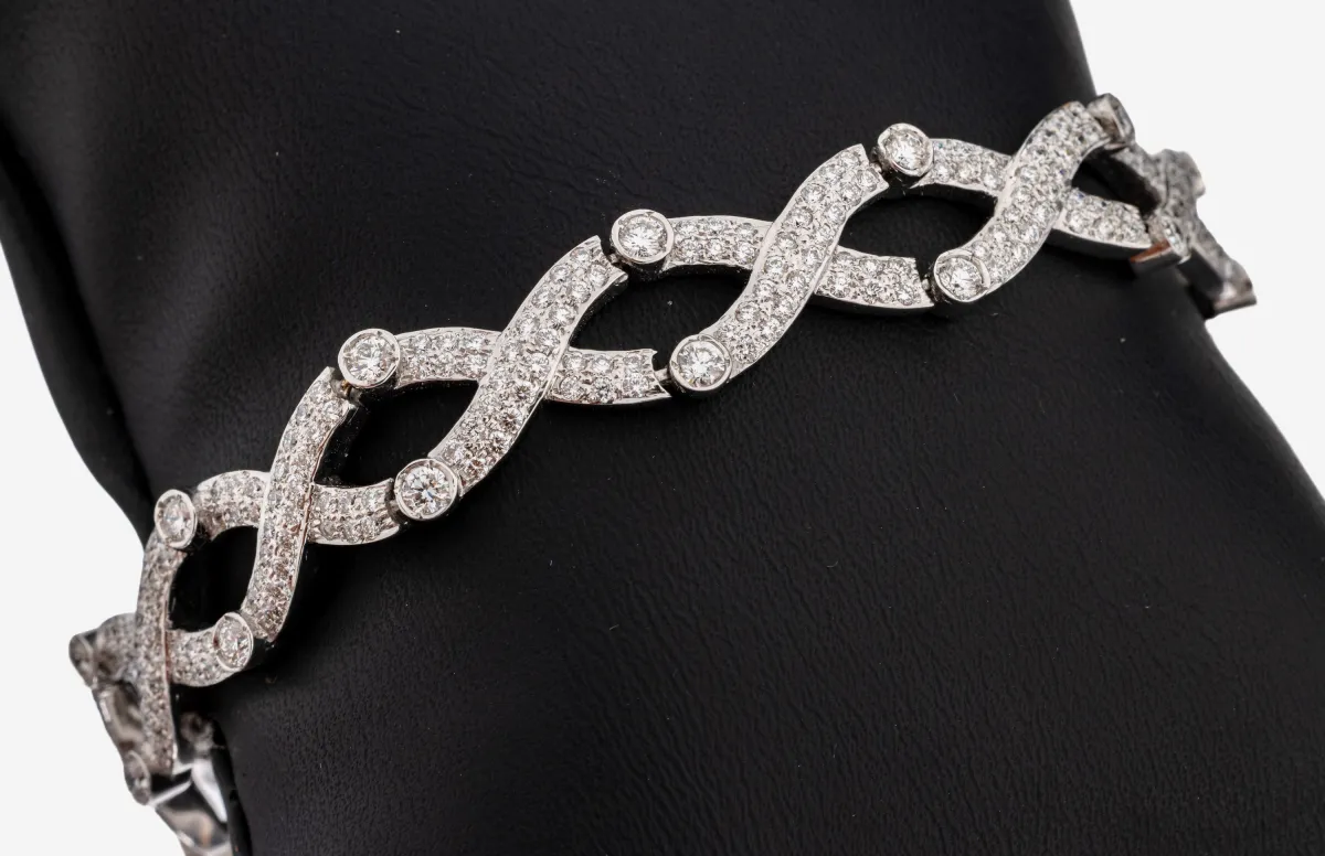 18 kt gold brilliant bracelet, white gold 750/000, crossed design, approx. 352 brilliants