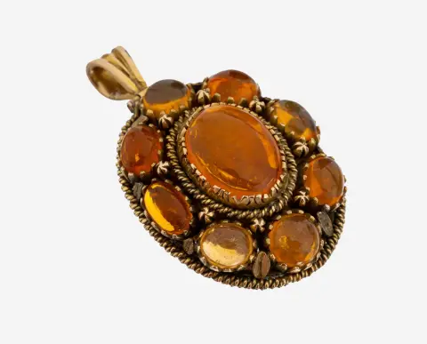 Pendentif opale en or 14 kt, or jaune 585/000, 9 cabochons opale, ovales et ronds, total env. 15,0
