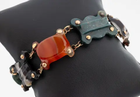 Bracelet Art déco en agate, Angleterre, années 1920-30, 7 agates de couleurs différentes