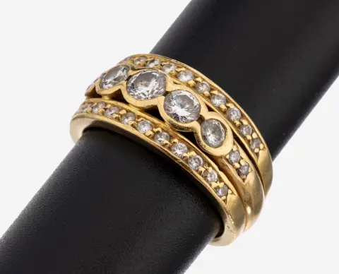 18 kt gouden diamanten ring, geelgoud 750/000, centraal 5 briljanten totaal ca. 0.84 ct wit/si, 30