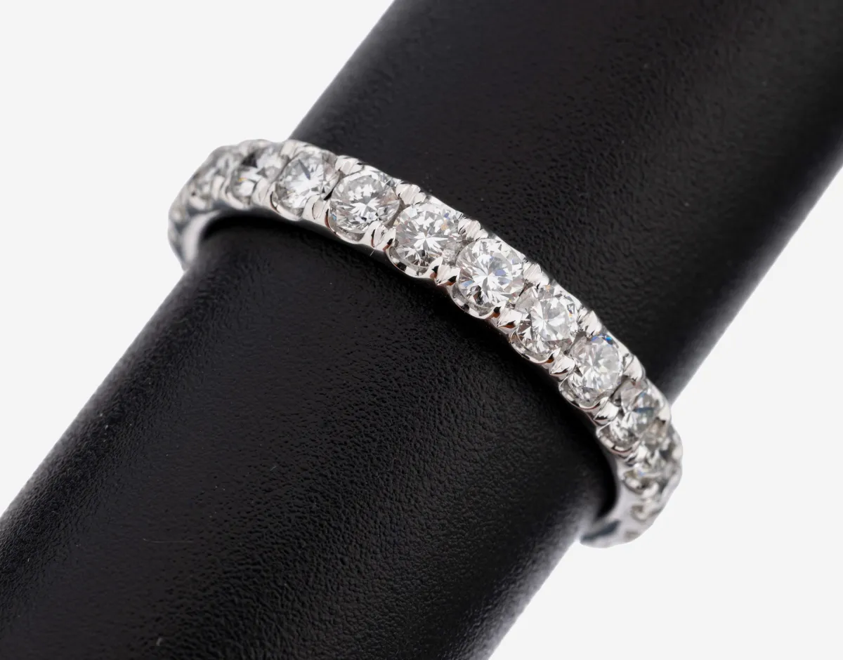 14 kt Gold Brillant-Memoryring, WG 585/000,25 Brillanten zus. ca. 1.61 ct (grav.)