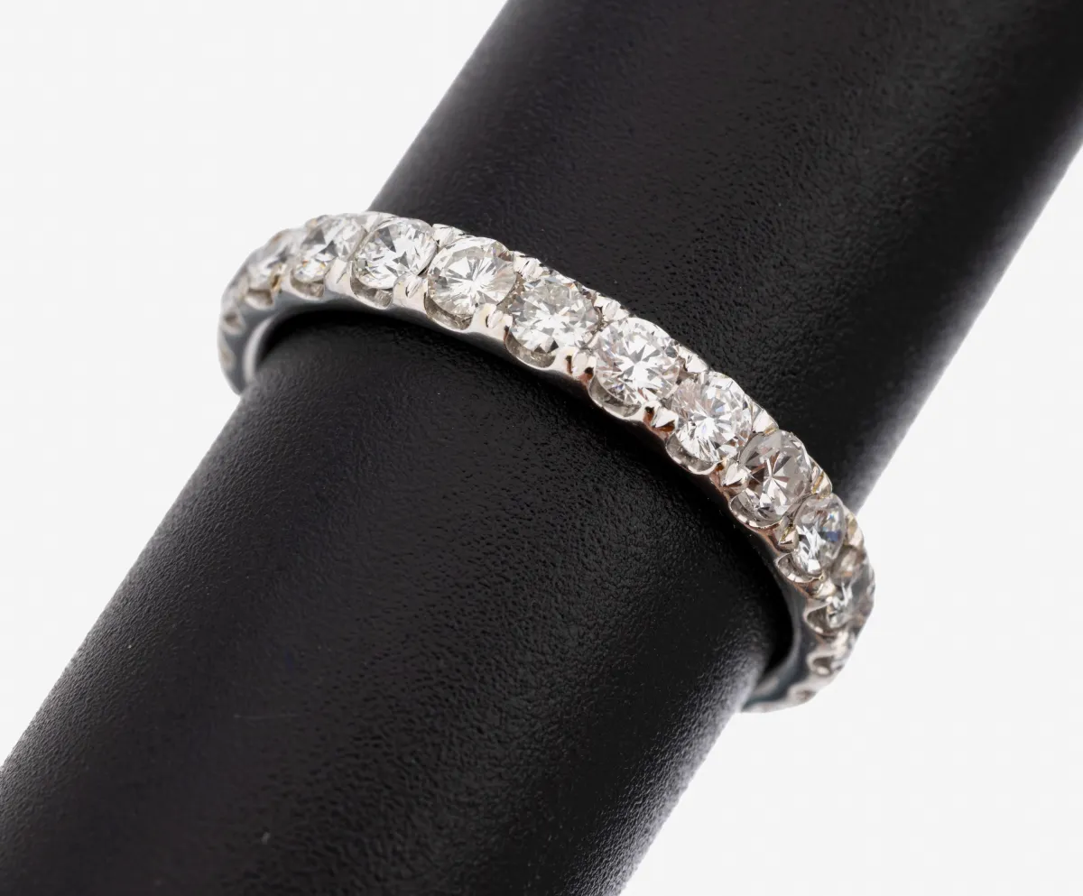 14 kt Gold Brillant-Memoryring, WG 585/000,24 Brillanten zus. ca. 2.0 ct feines Weiß-