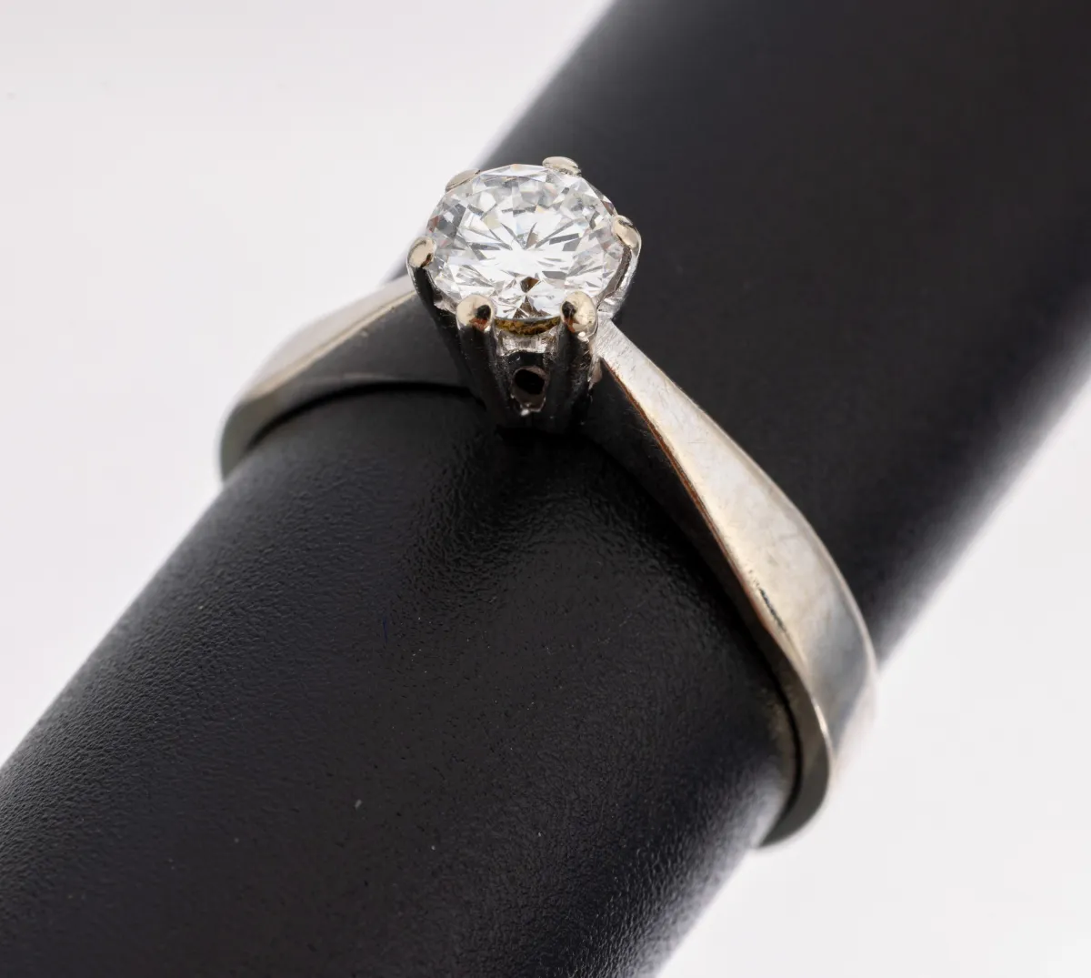 Bague solitaire or 14 kt, or blanc 585/000, diamant env. 0,505 ct blanc/lr, taille 57