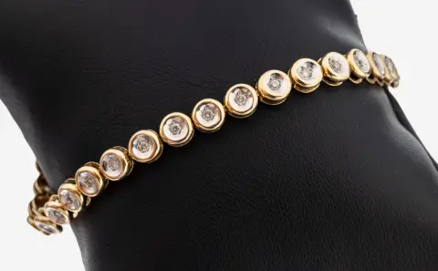 Bracelet or 14 kt, or jaune 585/000, 28 maillons ronds, centre rhodié, 28 diamants